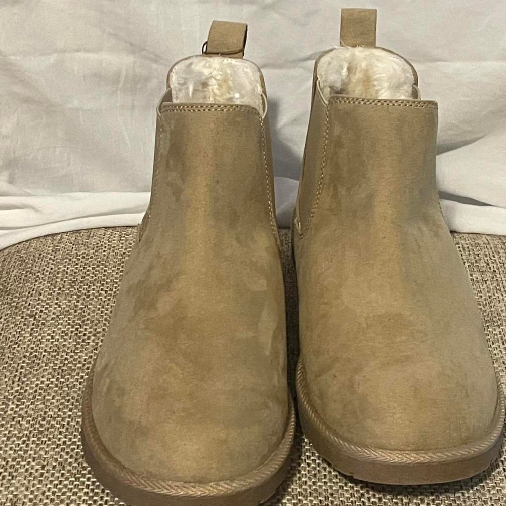 Makalu Women's Beige Winter Ankle Faux Fur Lined Pull On Suede Upper Size 7.5